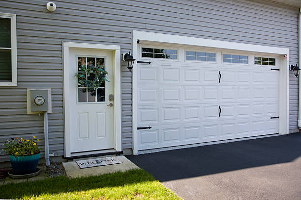 24/7 Emergency Garage Door Panel Replacement experts in Plant City, FL